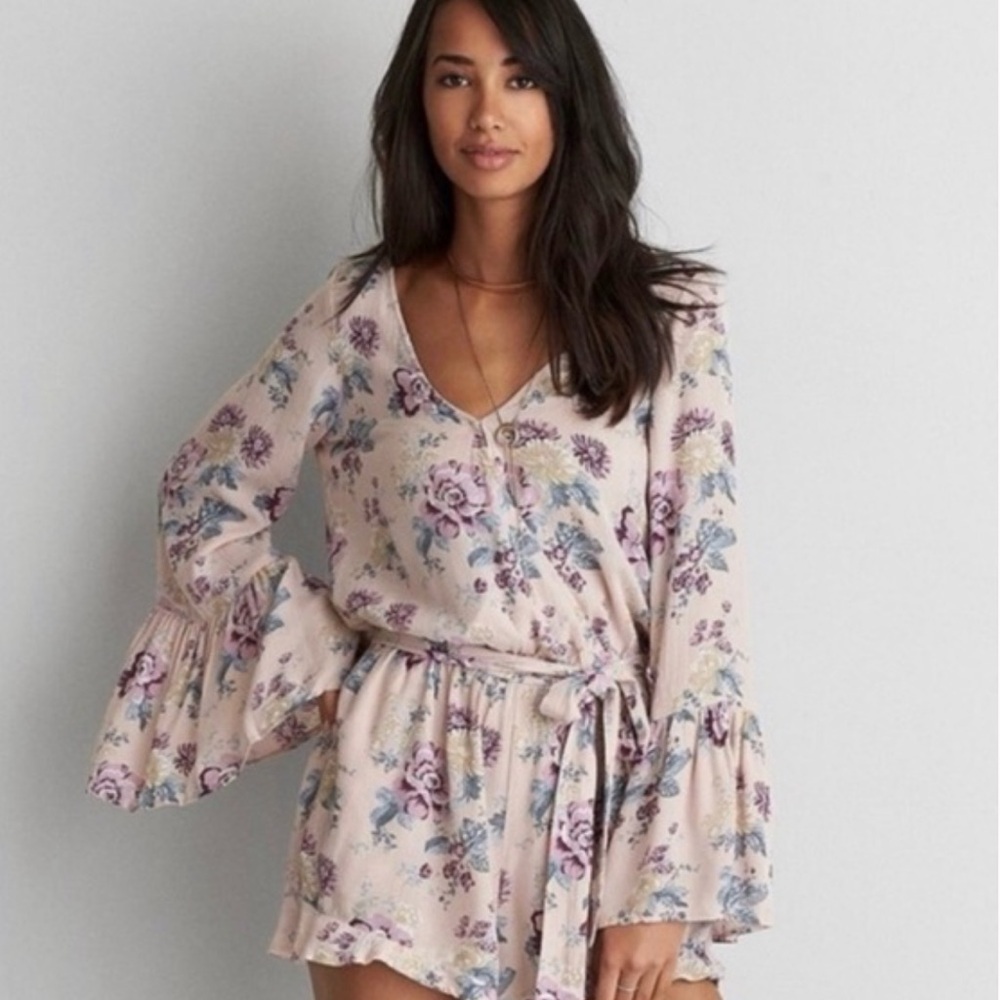 NWT American Eagle Outfitters Bohemian Floral Bell Sleeve Romper w/Pockets, Med